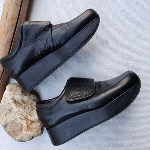 Stephane Kelian black leather loafers